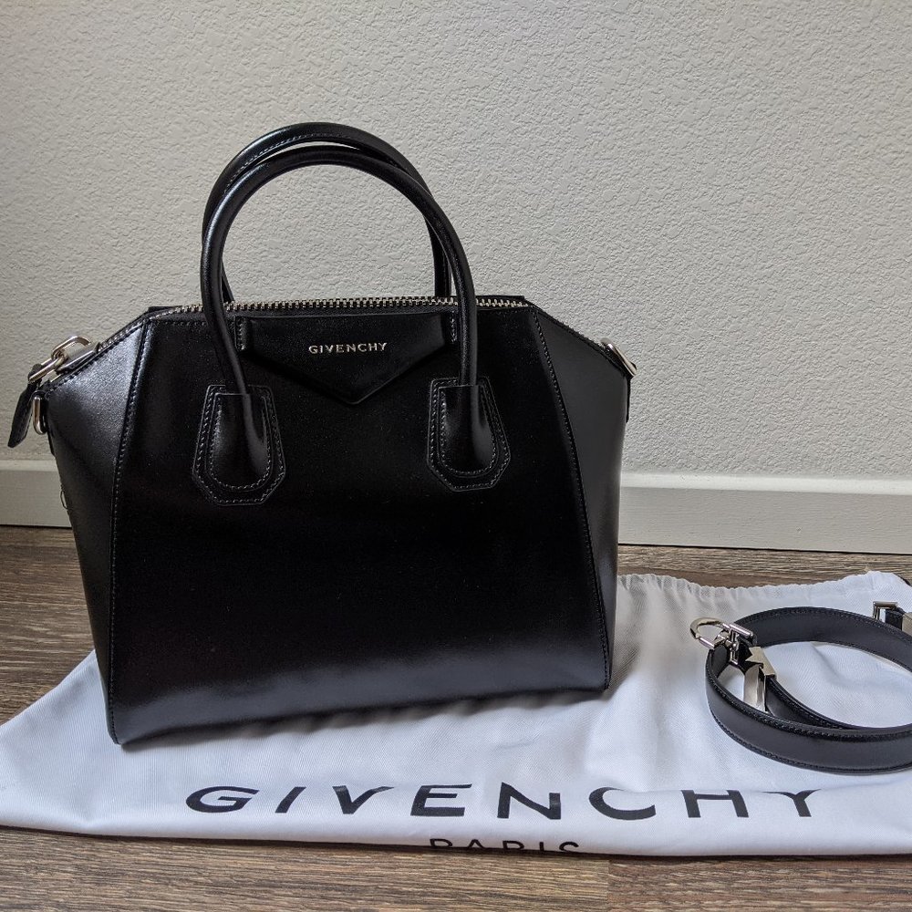 Givenchy Antigona in Small, Black Glazed Calfskin